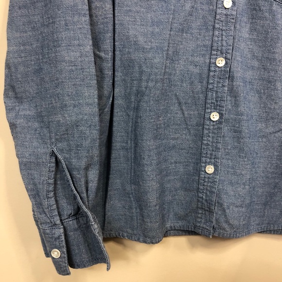 Levi’s Button Down - Picture 4 of 9